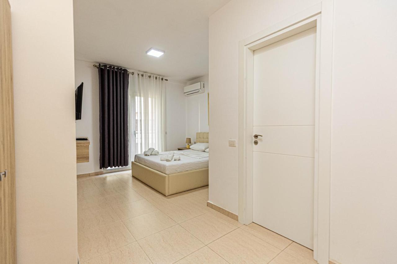 Jordan'S Hotel Vlorë Extérieur photo