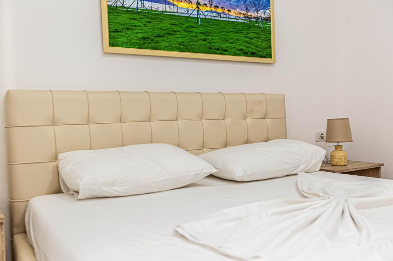 Jordan'S Hotel Vlorë Extérieur photo