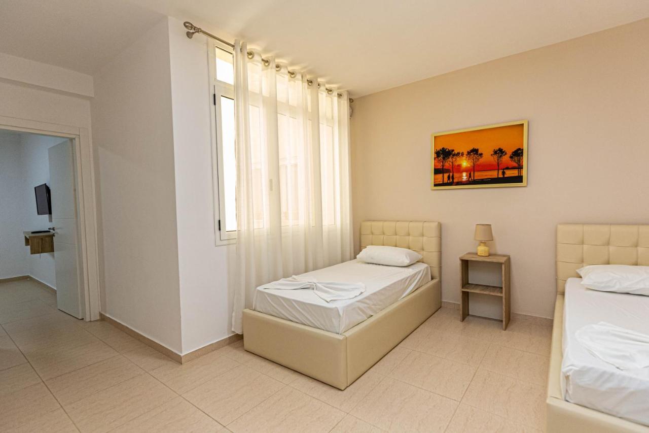 Jordan'S Hotel Vlorë Extérieur photo