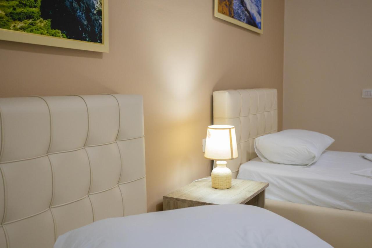 Jordan'S Hotel Vlorë Extérieur photo