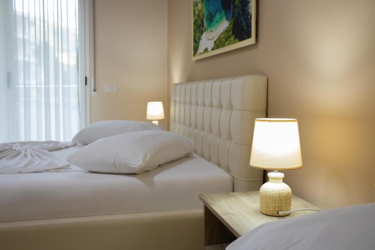Jordan'S Hotel Vlorë Extérieur photo
